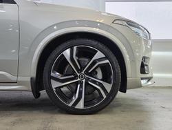 2022 Volvo XC90 B6 R-Design