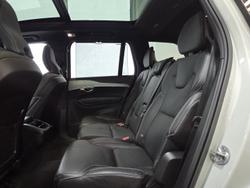 2022 Volvo XC90 B6 R-Design