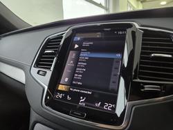 2022 Volvo XC90 B6 R-Design