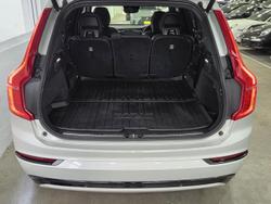 2022 Volvo XC90 B6 R-Design