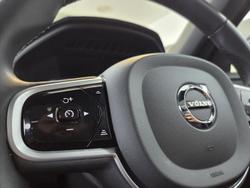 2022 Volvo XC90 B6 R-Design