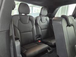 2022 Volvo XC90 B6 R-Design