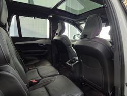 2022 Volvo XC90 B6 R-Design