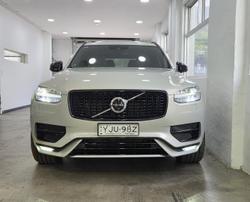 2022 Volvo XC90 B6 R-Design