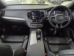 2022 Volvo XC90 B6 R-Design