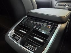 2022 Volvo XC90 B6 R-Design