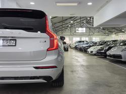 2022 Volvo XC90 B6 R-Design
