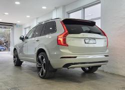 2022 Volvo XC90 B6 R-Design