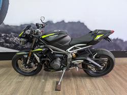 2022 Triumph STREET TRIPLE RS Black