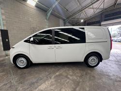 2022 Hyundai STARIA LOAD
