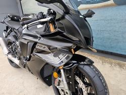 2025 Yamaha YZF-R1 Black