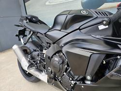 2025 Yamaha YZF-R1 Black