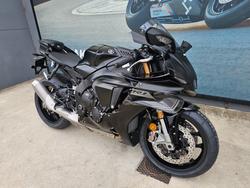 2025 Yamaha YZF-R1 Black