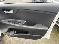 2024 KIA STONIC S