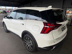 2025 Mahindra XUV700 AX7
