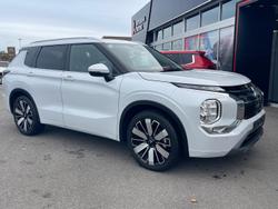 2025 Mitsubishi Outlander Exceed