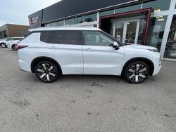 2025 Mitsubishi Outlander Exceed