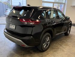 2022 Nissan X-TRAIL ST
