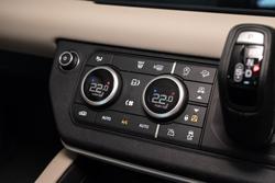 2024 Land Rover Defender 110 D300 X-Dynamic SE