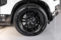 2024 Land Rover Defender 110 D300 X-Dynamic SE