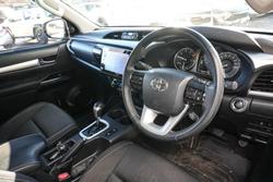 2022 Toyota Hilux SR5