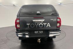 2021 Toyota Hilux SR5
