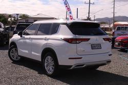 2022 Mitsubishi Outlander LS