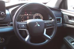 2022 Mitsubishi Outlander LS