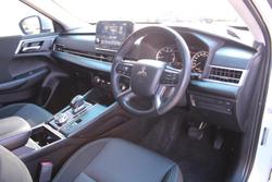2022 Mitsubishi Outlander LS