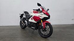 2025 Yamaha YZF-R3 Red