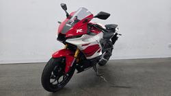 2025 Yamaha YZF-R3 Red