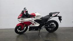 2025 Yamaha YZF-R3 Red