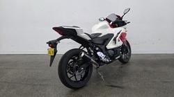 2025 Yamaha YZF-R3 Red