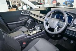 2025 Mitsubishi Outlander LS