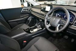 2025 Mitsubishi Outlander LS