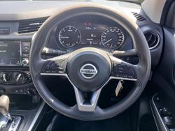 2021 Nissan Navara SL