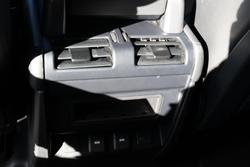 2023 Land Rover Defender 110 D300 X-Dynamic HSE