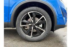 2026 Nissan QASHQAI Ti e-POWER J12 MY26 Magnetic Blue with Onyx Black Roof