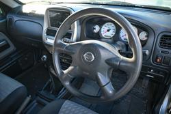 2004 Nissan Navara ST-R