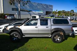 2004 Nissan Navara ST-R