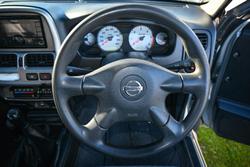 2004 Nissan Navara ST-R