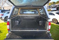 2004 Nissan Navara ST-R