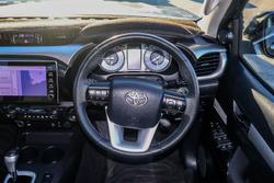 2022 Toyota Hilux SR5