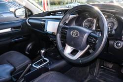 2022 Toyota Hilux SR5
