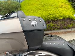 2018 Indian ROADMASTER STEEL GRY THR BLK Gold