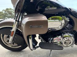 2018 Indian ROADMASTER STEEL GRY THR BLK Gold