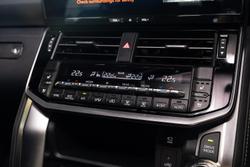 2025 Toyota Landcruiser VX