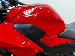 2015 Honda CBR300R RED