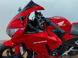 2015 Honda CBR300R RED