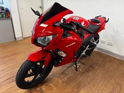 2015 Honda CBR300R RED